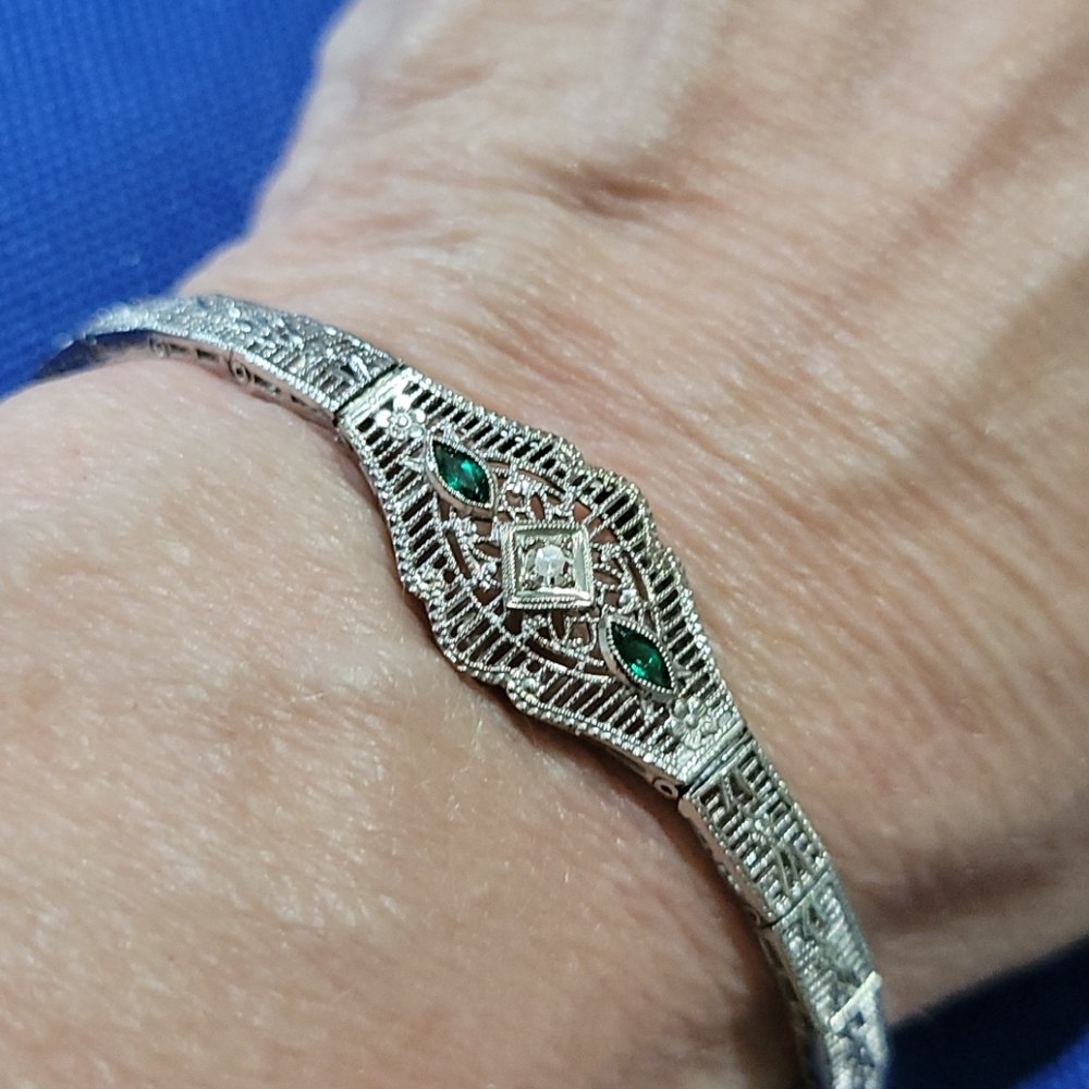 14k white gold emerald & diamonds bracelet